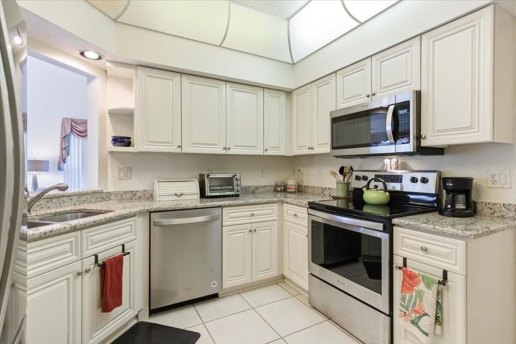 Image 19 of property listing at 6640 PINEVIEW TERRACE 6640, Bradenton, FL 34203