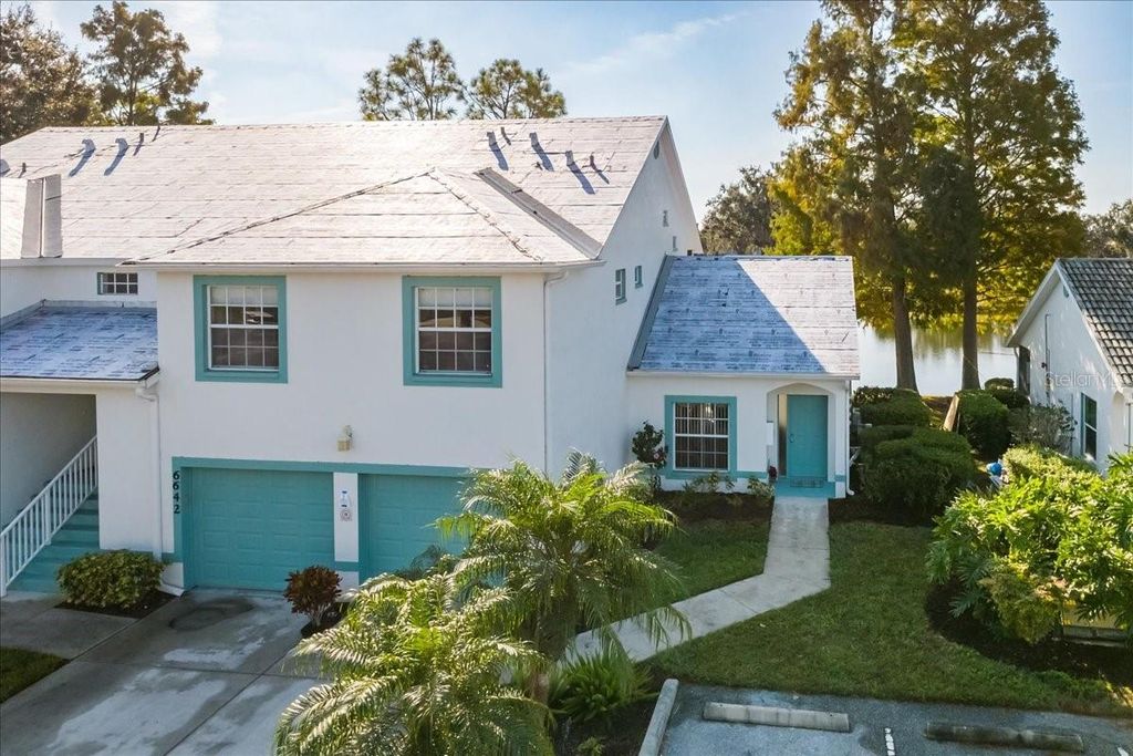 Image 3 of property listing at 6640 PINEVIEW TERRACE 6640, Bradenton, FL 34203