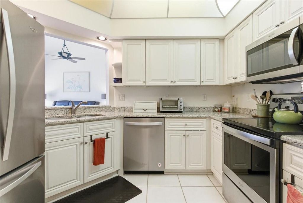 Image 21 of property listing at 6640 PINEVIEW TERRACE 6640, Bradenton, FL 34203