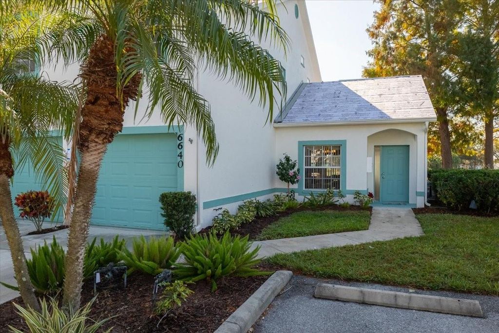 Image 4 of property listing at 6640 PINEVIEW TERRACE 6640, Bradenton, FL 34203