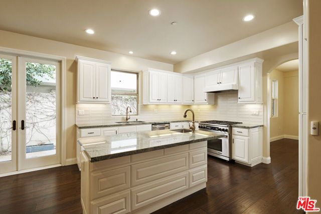 320 S SWALL Drive 1, Los Angeles, CA 90048