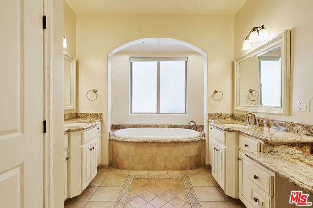 320 S SWALL Drive 1, Los Angeles, CA 90048
