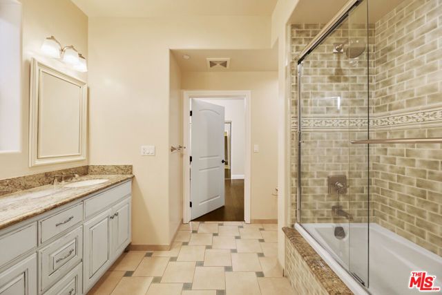 320 S SWALL Drive 1, Los Angeles, CA 90048