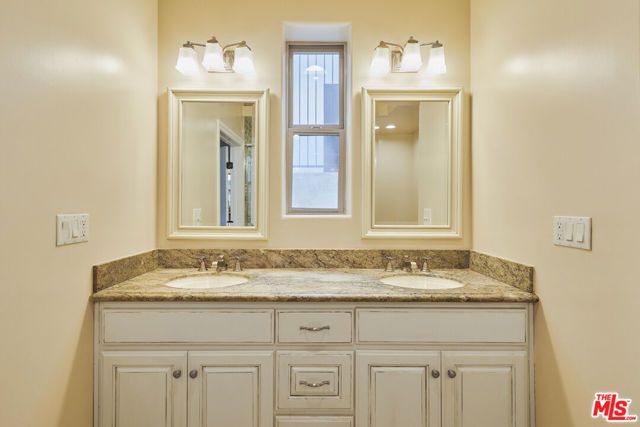 320 S SWALL Drive 1, Los Angeles, CA 90048