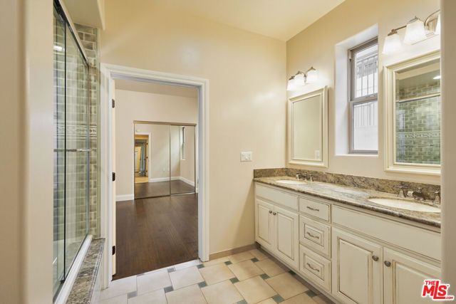 320 S SWALL Drive 1, Los Angeles, CA 90048
