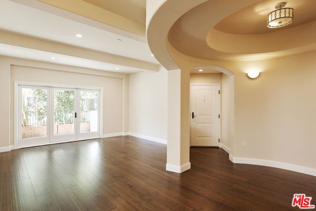 320 S SWALL Drive 1, Los Angeles, CA 90048
