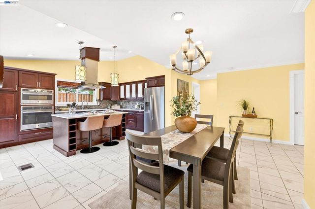 2358 Crestline Rd, Pleasanton, CA 94566