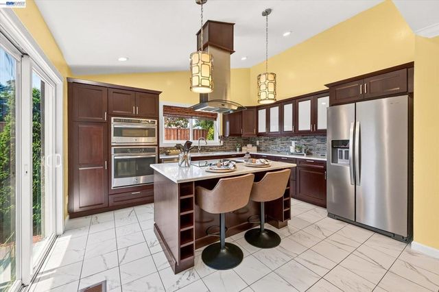 2358 Crestline Rd, Pleasanton, CA 94566