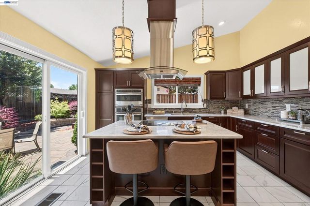 2358 Crestline Rd, Pleasanton, CA 94566
