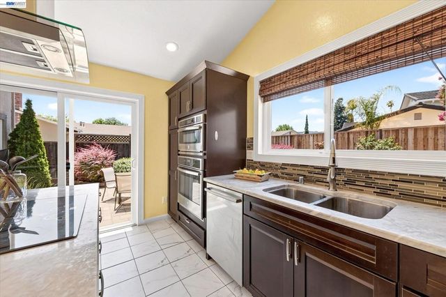 2358 Crestline Rd, Pleasanton, CA 94566