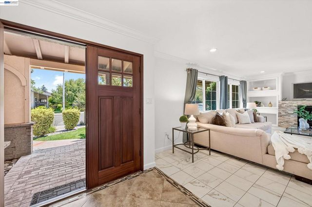 2358 Crestline Rd, Pleasanton, CA 94566