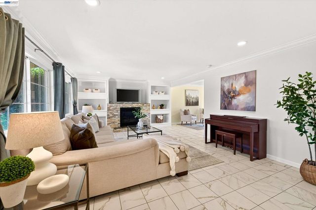 2358 Crestline Rd, Pleasanton, CA 94566