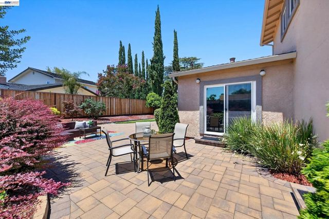 2358 Crestline Rd, Pleasanton, CA 94566