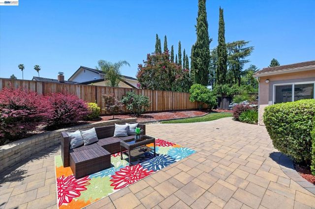 2358 Crestline Rd, Pleasanton, CA 94566