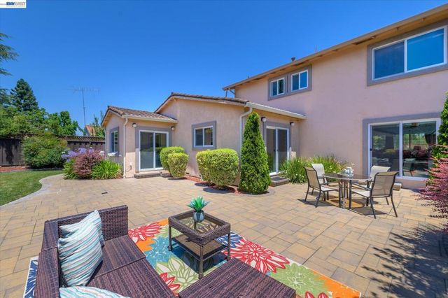 2358 Crestline Rd, Pleasanton, CA 94566