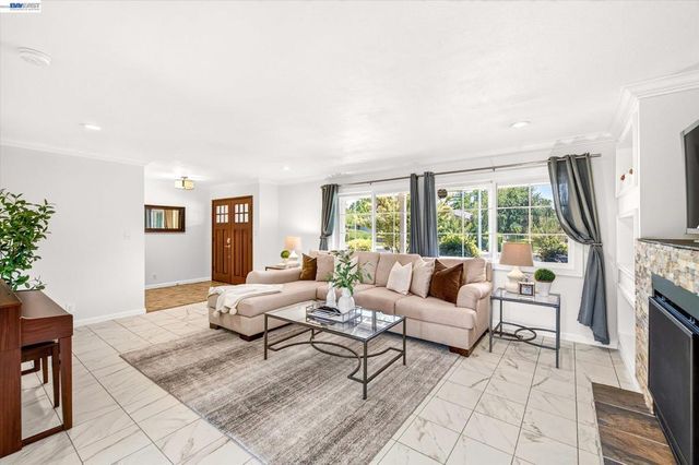 2358 Crestline Rd, Pleasanton, CA 94566