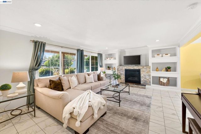 2358 Crestline Rd, Pleasanton, CA 94566