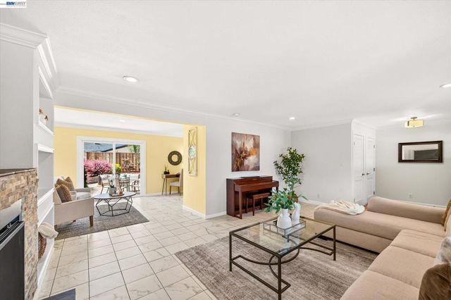 2358 Crestline Rd, Pleasanton, CA 94566