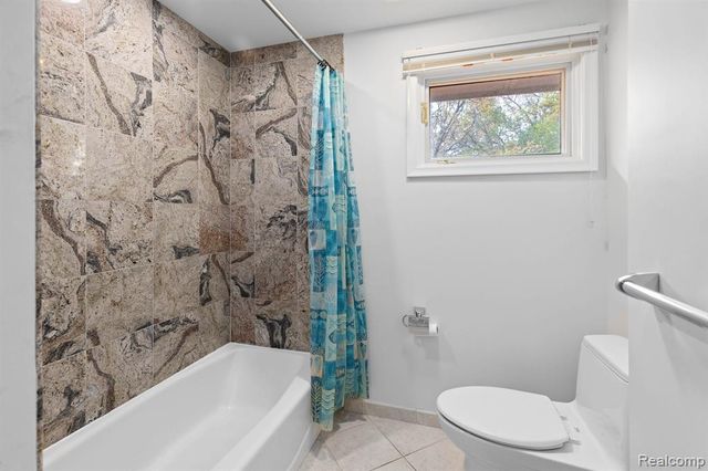 4966 Whispering Pine Lane, Bloomfield Hills, MI 48302