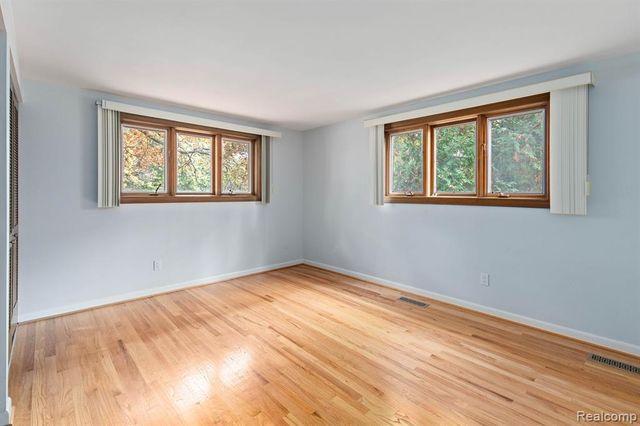4966 Whispering Pine Lane, Bloomfield Hills, MI 48302