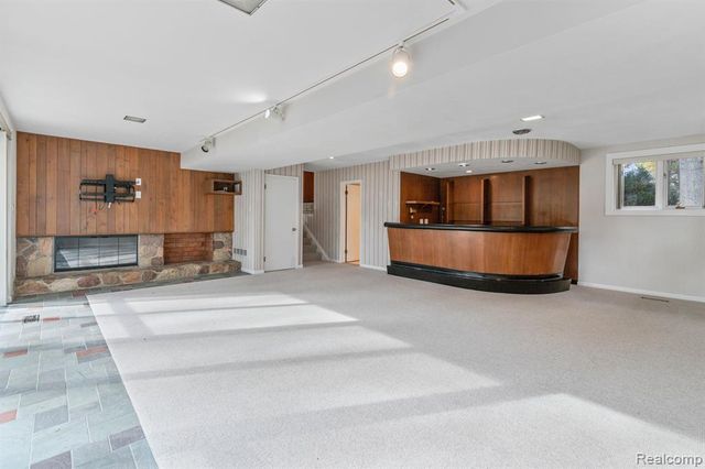 4966 Whispering Pine Lane, Bloomfield Hills, MI 48302