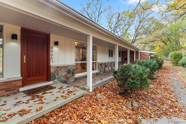 4966 Whispering Pine Lane, Bloomfield Hills, MI 48302
