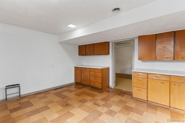 4966 Whispering Pine Lane, Bloomfield Hills, MI 48302