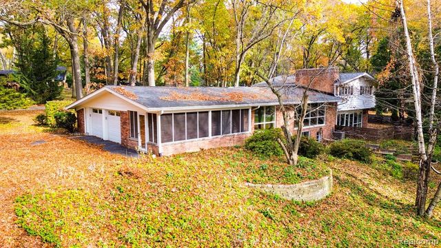 4966 Whispering Pine Lane, Bloomfield Hills, MI 48302