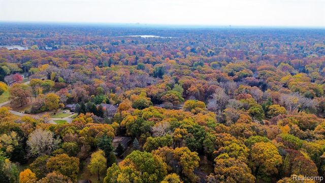 4966 Whispering Pine Lane, Bloomfield Hills, MI 48302