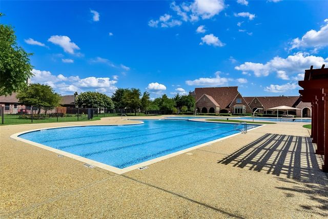 377 Orbit Drive, Lavon, TX 75166