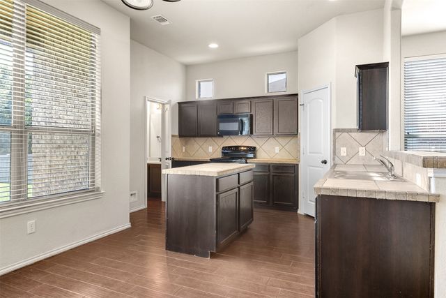 377 Orbit Drive, Lavon, TX 75166