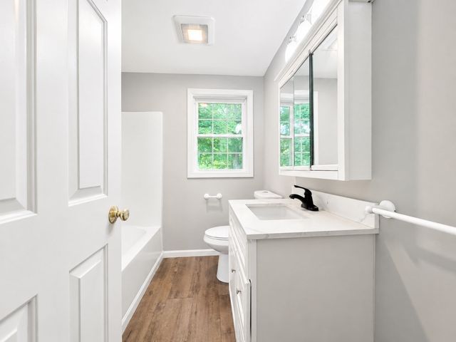 34-36 Hammond St 34, Bridgewater, MA 02324
