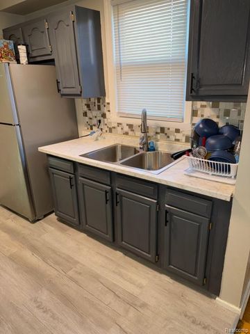 5521 CADIEUX Road, Detroit, MI 48224