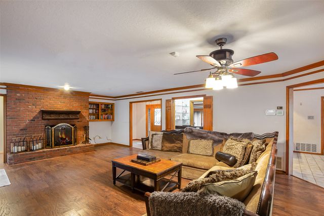 2100 Lakehill Court, Arlington, TX 76012