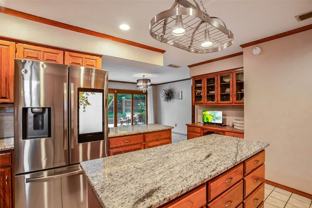 2100 Lakehill Court, Arlington, TX 76012