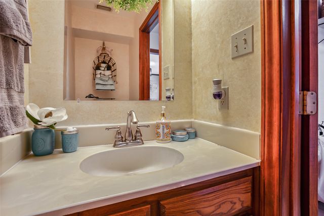 2100 Lakehill Court, Arlington, TX 76012