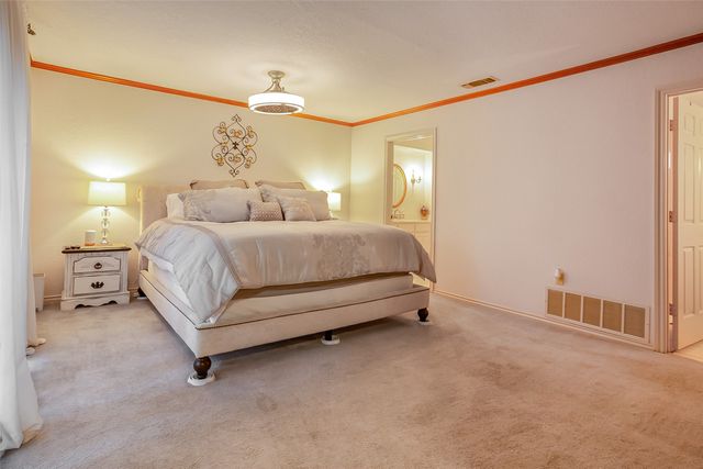 2100 Lakehill Court, Arlington, TX 76012