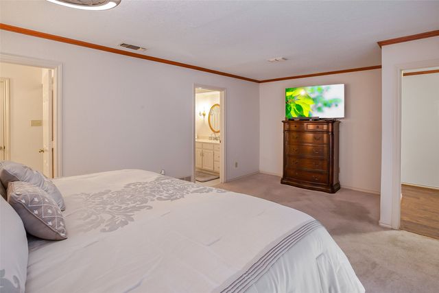 2100 Lakehill Court, Arlington, TX 76012