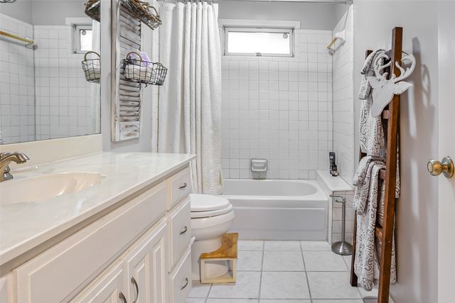 2100 Lakehill Court, Arlington, TX 76012