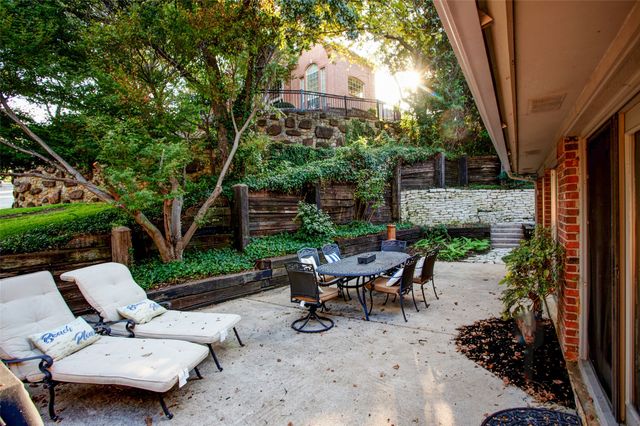 2100 Lakehill Court, Arlington, TX 76012