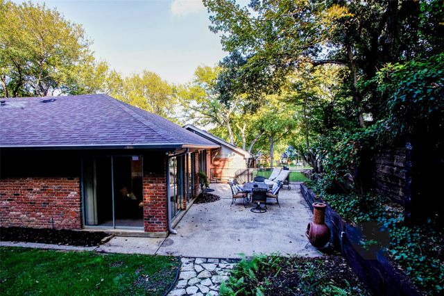 2100 Lakehill Court, Arlington, TX 76012