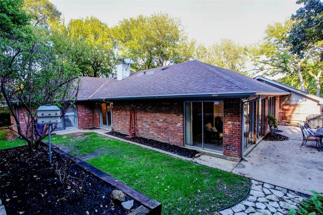 2100 Lakehill Court, Arlington, TX 76012