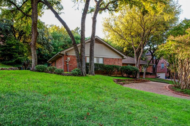 2100 Lakehill Court, Arlington, TX 76012