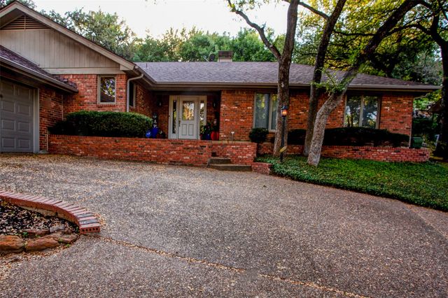 2100 Lakehill Court, Arlington, TX 76012