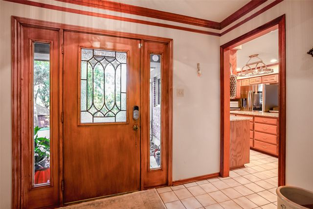 2100 Lakehill Court, Arlington, TX 76012