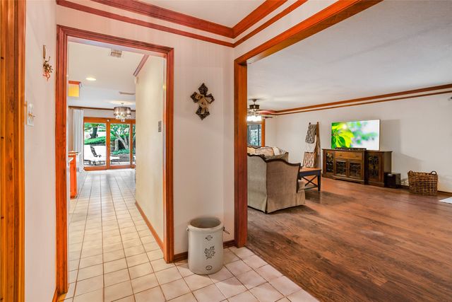 2100 Lakehill Court, Arlington, TX 76012