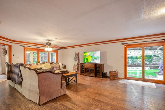 2100 Lakehill Court, Arlington, TX 76012