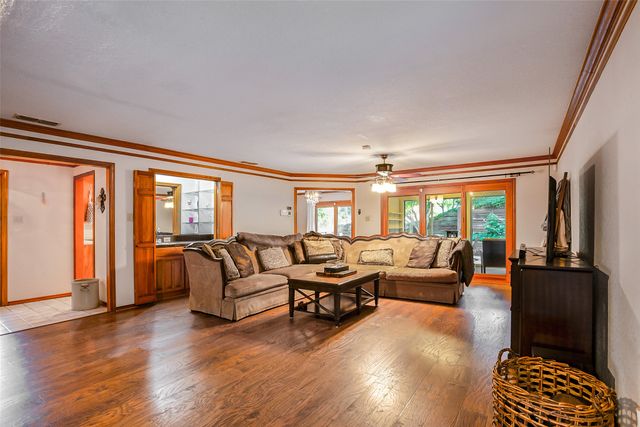 2100 Lakehill Court, Arlington, TX 76012