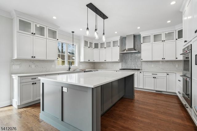 4 Plymouth Dr, Livingston Twp., NJ 07039