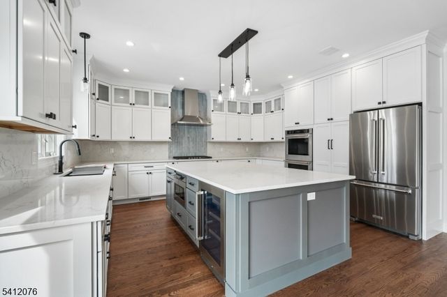 4 Plymouth Dr, Livingston Twp., NJ 07039